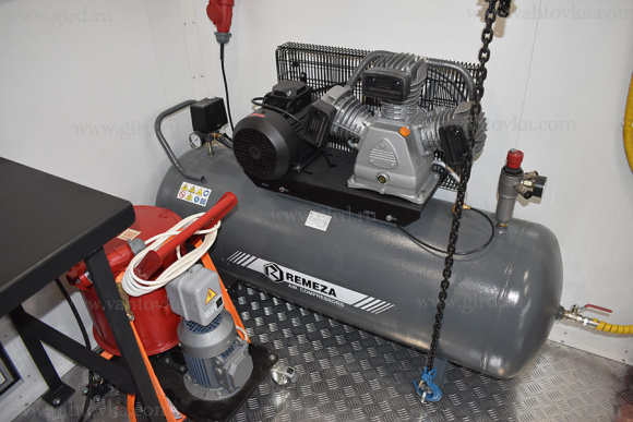 Маслораздаточная станция КамАЗ 43118-3027-50 с КМУ РК 10000 8