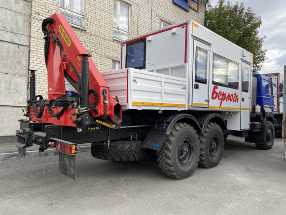 Вахтовый автобус "Берлога" на шасси Урал 4320 (метан), 12 мест, с КМУ РК-10000А 2