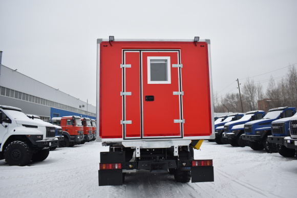 Транспортно-бытовой автомобиль (ТБМ) с ремонтным отсеком на шасси УРАЛ NEXT 4