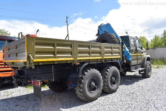 Бортовой автомобиль Урал Next с двухрядной кабиной и КМУ ИМ-180 4