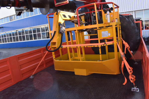 Бортовой автомобиль с КМУ ИТ-200 с двухместной люлькой и буром на шасси КАМАЗ 43118 3