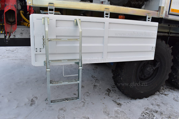 Вахтовый автобус Урал 4320 с грузовой платформой и КМУ PK-7.001 SLD 13