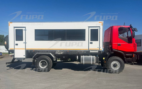 Вахтовый автобус на шасси AMT  2