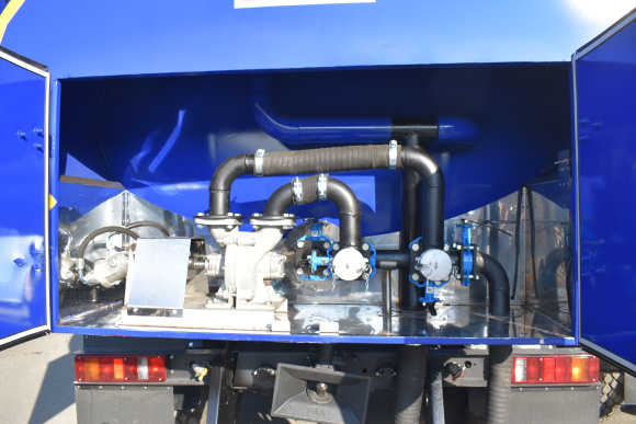 АЦВ-10 на шасси УРАЛ 4320