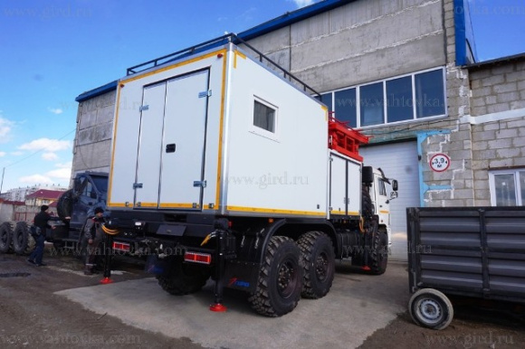 Подъемник ножничный поворотный с высотой подъема площадки 8,5 метра на базе шасси КамАЗ 43118 3