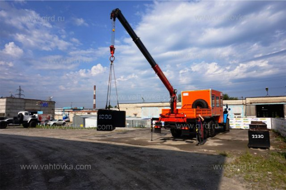 Вахтовый автобус Урал 4320 с КМУ ИТ-80 9