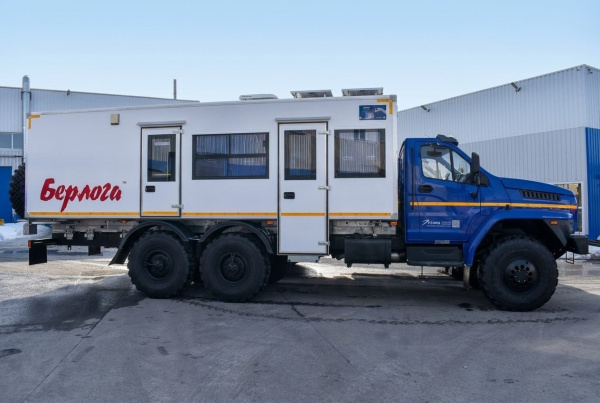 Вахтовый автобус БЕРЛОГА с  отсеком для багажа на шасси УРАЛ NEXT 4320-6952-72Е5Г38 3